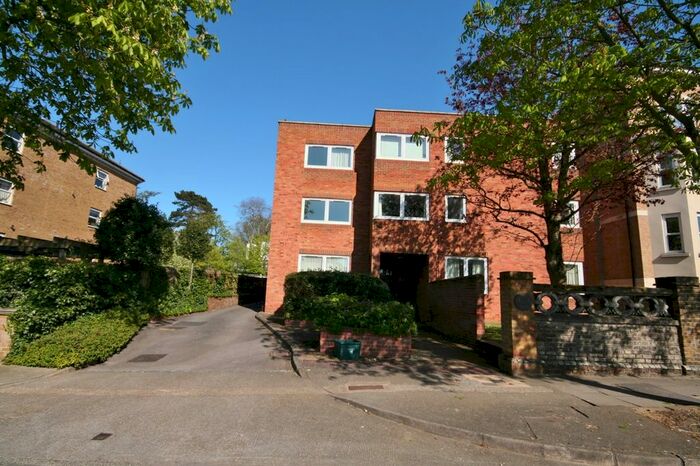1 Bedroom Flat To Rent In Avenue Elmers, Surbiton, KT6