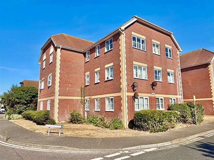 1 Bedroom Flat For Sale In Weymouth Close, Clacton-On-Sea, Essex, CO15