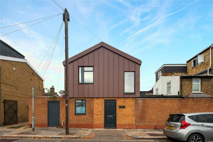 3 Bedroom Detached House To Rent In St. Antonys Road, Forest Gate, London, E7