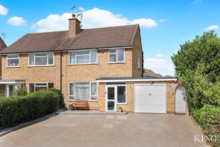 3 Bedroom Semi-Detached House For Sale In Chestnut Road, Astwood Bank, B96