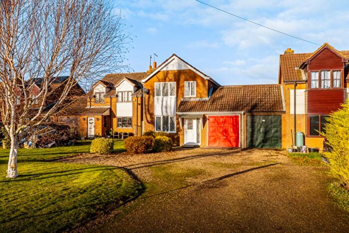 2 Bedroom Link Detached House For Sale In Leadenhall Road, Holbeach St. Marks, Holbeach, PE12