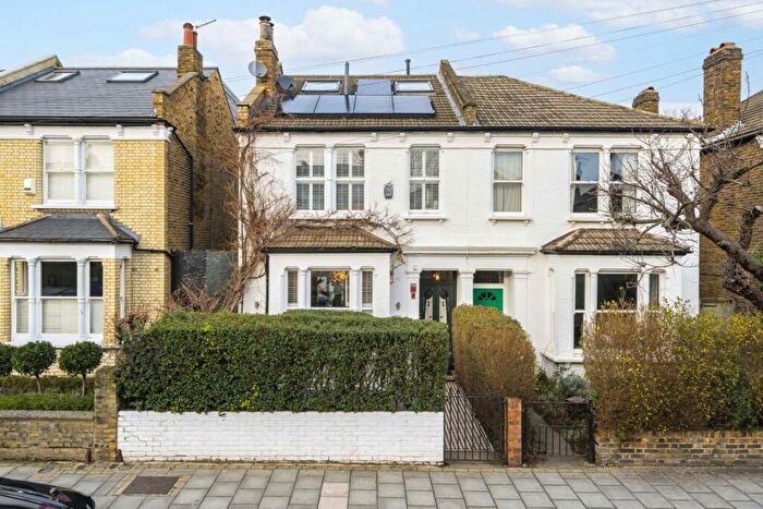 5 Bedroom Semi Detached House For Sale In Sistova Road, Balham, SW12