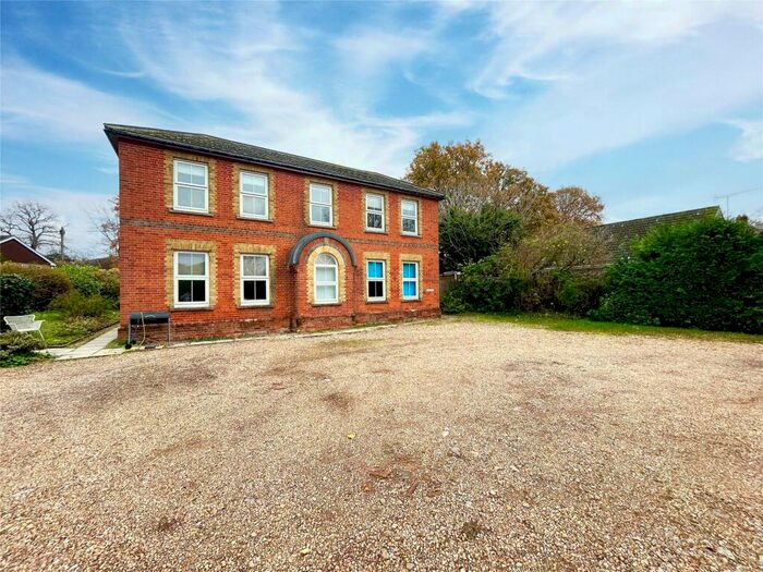 2 Bedroom Apartment To Rent In Dukes Ride, Crowthorne, Berkshire, RG45