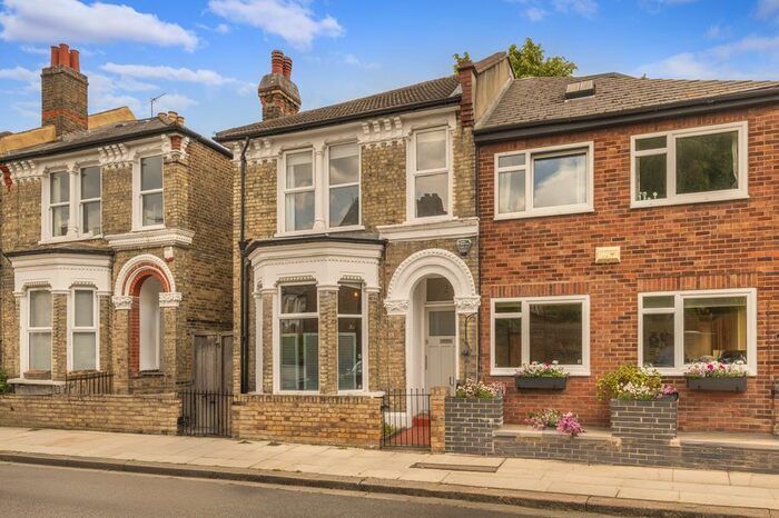 4 Bedroom Semi-Detached House To Rent In Kelmore Grove, East Dulwich, SE22