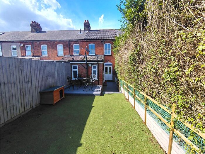 3 Bedroom Terraced House For Sale In Western Road, Brentwood, Essex, CM14