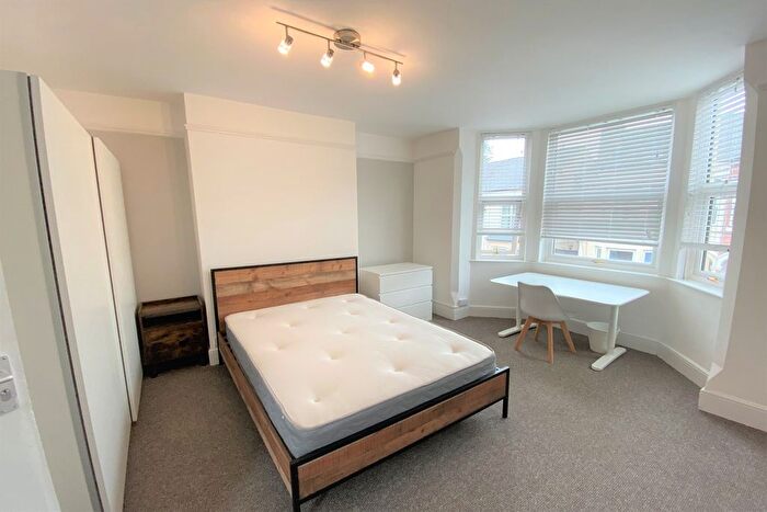 6 Bedroom Semi-Detached House To Rent In Gregory Avenue, Lenton, Nottingham, NG7