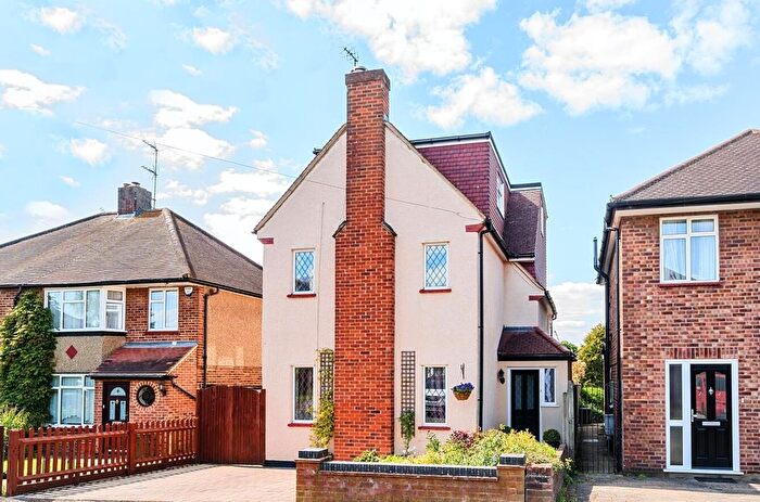 3 Bedroom Detached House For Sale In Pynchester Close, Ickenham, UB10