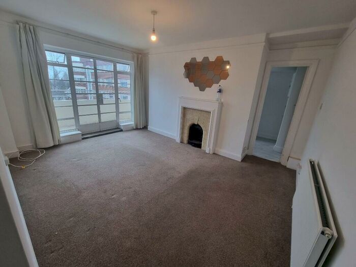 2 Bedroom Flat To Rent In Hornsey Lane, London, N6