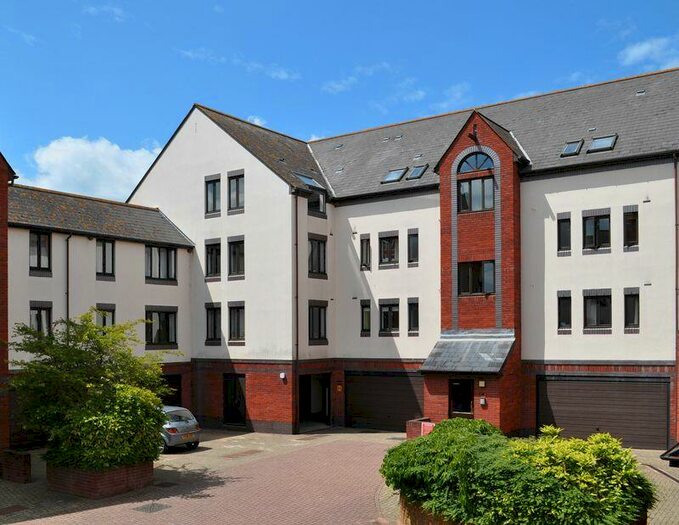 2 Bedroom Flat To Rent In Canalside, EX2