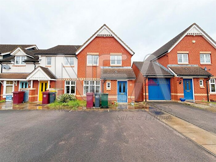 3 Bedroom Semi Detached House To Rent In Clonmel Close, Caversham, Reading, RG4