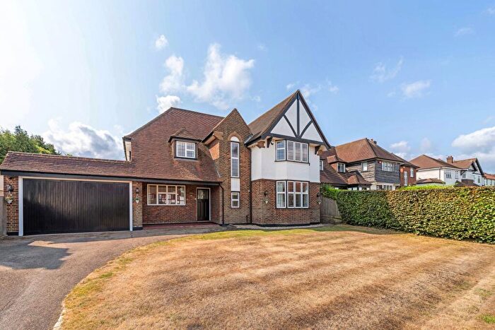 4 Bedroom Detached House For Sale In Fitzjames Avenue, Croydon, CR0