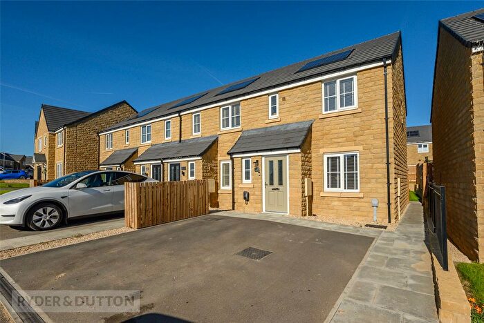 3 Bedroom End Of Terrace House For Sale In Cliffe Hill View, Skelmanthorpe, Huddersfield, West Yorkshire, HD8