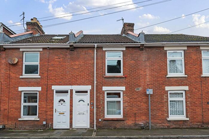 3 Bedroom Terraced House For Sale In George Street, Salisbury, SP2
