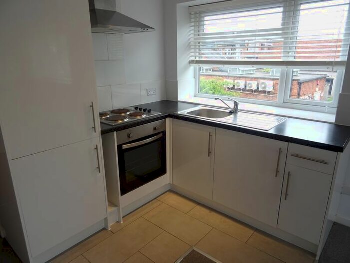 1 Bedroom Flat To Rent In Apartment, Broadway, Didcot, OX11