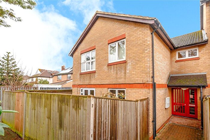 1 Bedroom Flat For Sale In Ivybridge Close, Twickenham, TW1