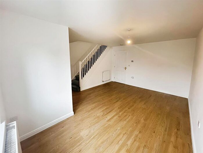 3 Bedroom Town House To Rent In Sargeson Road, Armthorpe, Doncaster, DN3