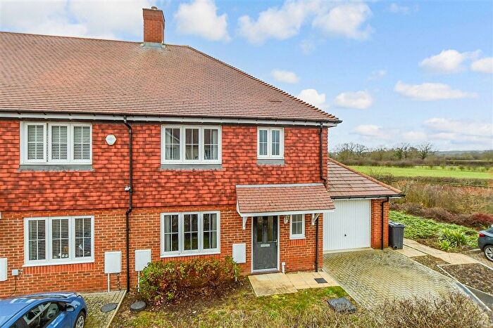 3 Bedroom End Of Terrace House For Sale In The Weavers, Headcorn, Kent, Kent, TN27