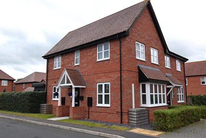 3 Bedroom Semi-Detached House For Sale In De Herle Lane, Coalville, LE67