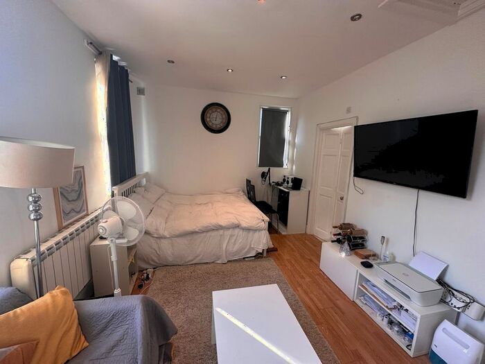 Studio To Rent In St. Augustines Avenue, South Croydon, CR2