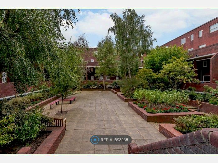 2 Bedroom Flat To Rent In Tamar Square, Woodford Green, IG8