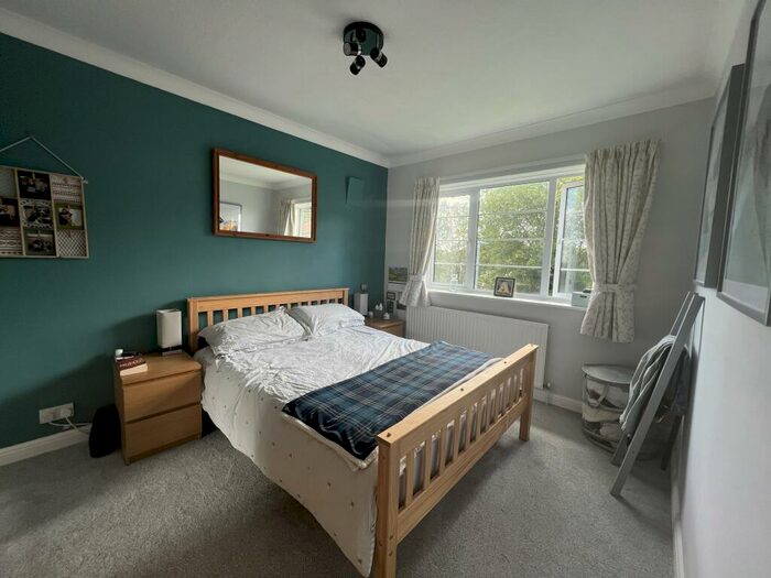 2 Bedroom Flat To Rent In Redesdale Gardens, Leeds, LS16