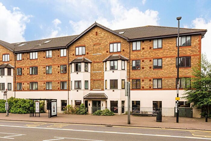 2 Bedroom Flat For Sale In Hanworth Road, Hounslow, TW3