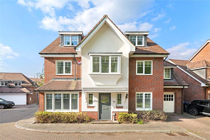 5 Bedroom Semi-Detached House To Rent In Fairway Close, Esher, Surrey, KT10