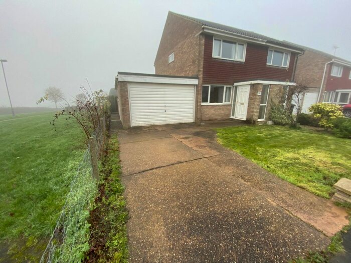 2 Bedroom Semi-Detached House To Rent In Lynden Avenue, Grantham, NG31