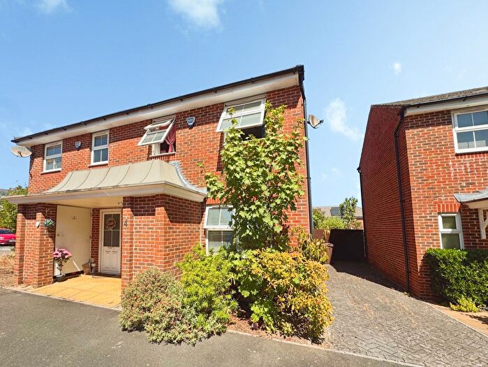 3 Bedroom Semi Detached House For Sale In Honington Mews, Farnborough, Hampshire, GU14