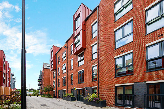 2 Bedroom Apartment To Rent In Weavers Yard, Newbury Newbury, RG14