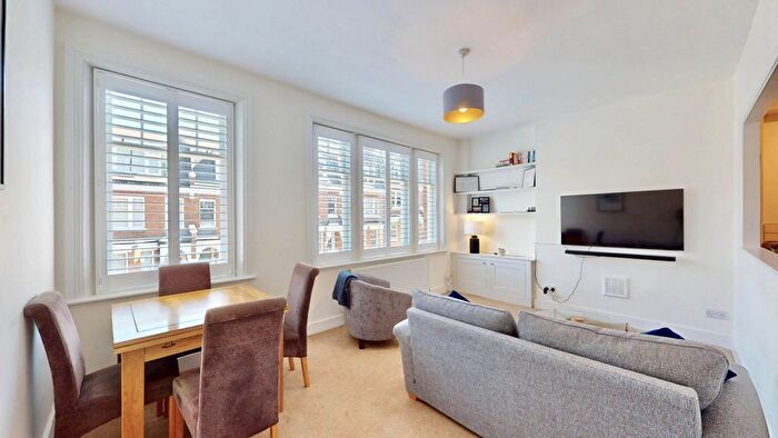 2 Bedroom Flat For Sale In Milton Avenue, Highgate, N6