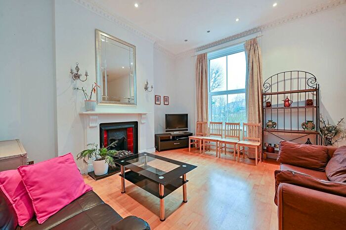 2 Bedroom Flat To Rent In The Mall, Ealing, London, W5