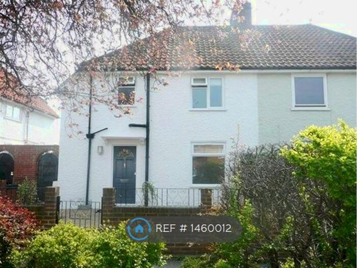 3 Bedroom Semi-Detached House To Rent In Saxon Drive, London, W3
