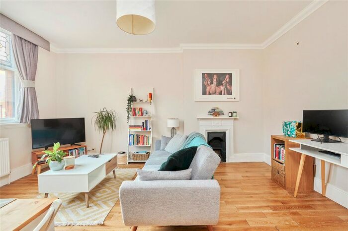 2 Bedroom Property To Rent In Upper Street, Islington, N1