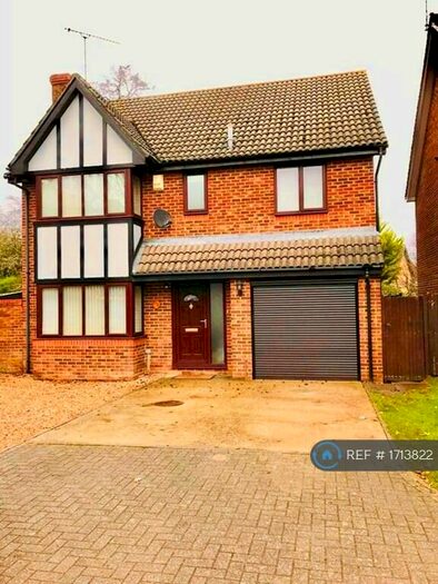 4 Bedroom Detached House To Rent In Tamworth Drive, Fleet, GU51