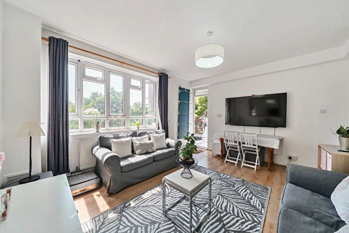 3 Bedroom Flat For Sale In Albert Drive, Southfields, London, SW19