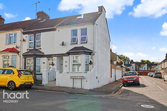 3 Bedroom End Of Terrace House For Sale In Garfield Road, Gillingham, ME7