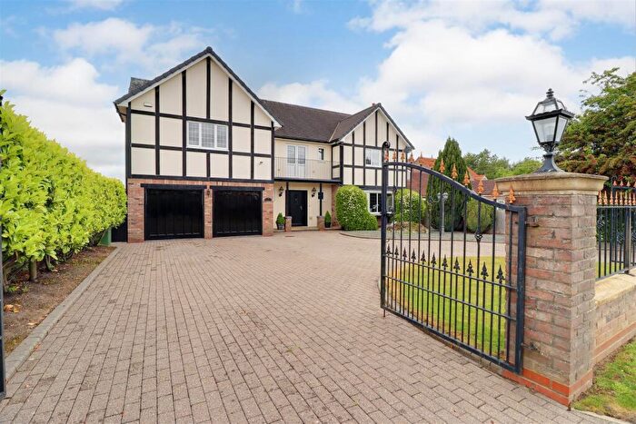 5 Bedroom Detached House For Sale In Mill Lane, Scalby, HU15