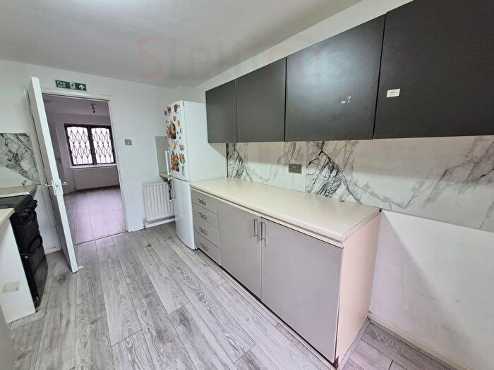 4 Bedroom Terraced House To Rent In Wheatley Close, London, NW4