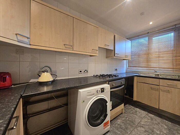2 Bedroom Flat To Rent In College Gardens, N18