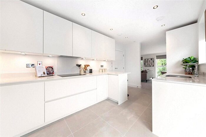 2 Bedroom Apartment For Sale In Eldon Park, South Norwood, SE25