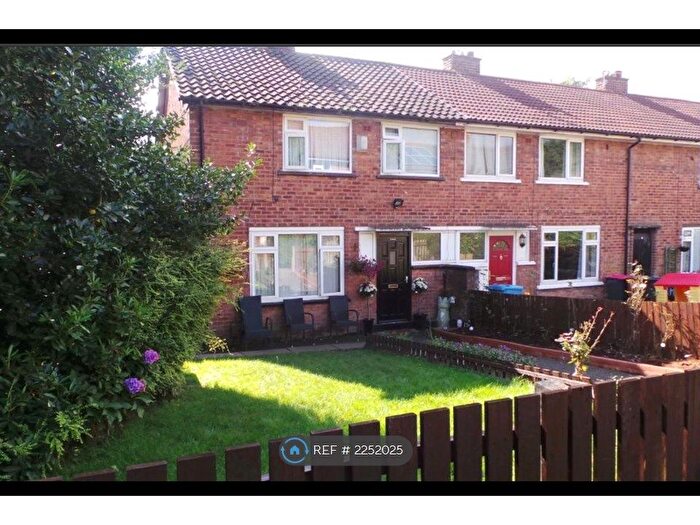3 Bedroom Semi-Detached House To Rent In Kenyan Way, Manchester, M38