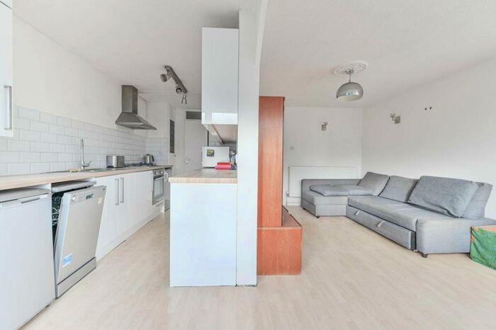 2 Bedroom Flat To Rent In Horle Walk, Brixton, London, SE5