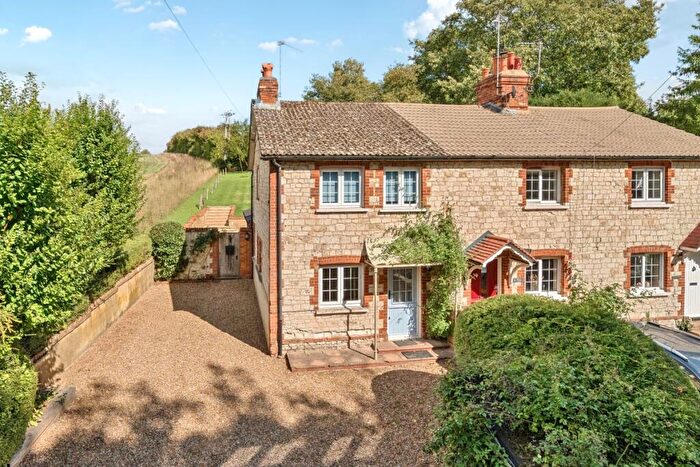2 Bedroom Cottage To Rent In Dippenhall Farnham, GU10