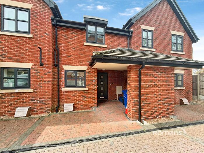 3 Bedroom Terraced House To Rent In Crescent Drive, Aldershot, Hampshire, GU12