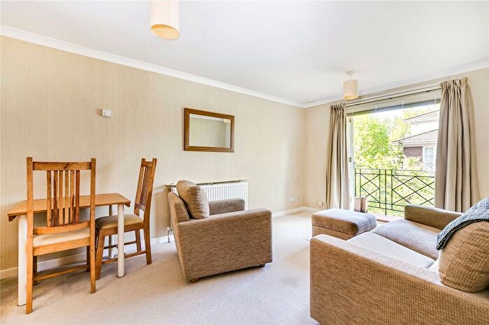 2 Bedroom Flat To Rent In Brompton Park Crescent, London, SW6
