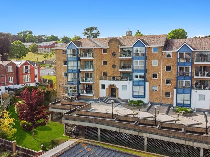 2 Bedroom Apartment For Sale In Admiral Gardens, Cowes, PO31