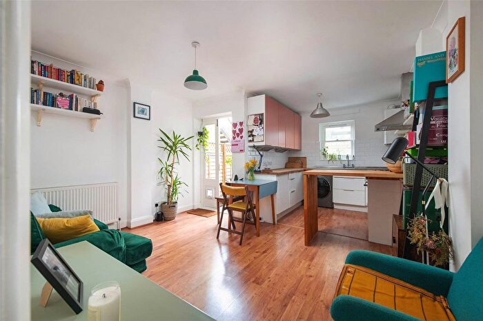 1 Bedroom Flat To Rent In Driffield Road, London, E3