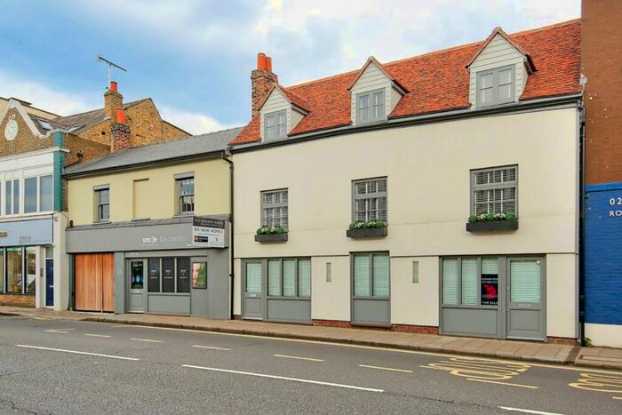 2 Bedroom Flat To Rent In High Street, Hampton Wick, KT1