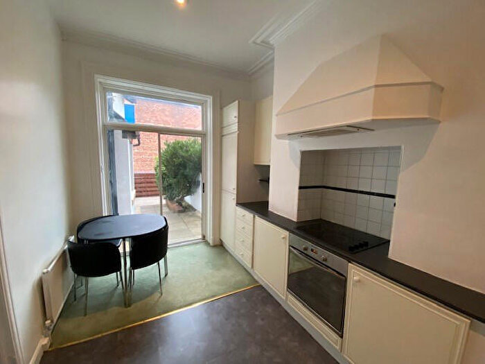 2 Bedroom Apartment For Sale In - St. Annes Road East, Lytham St. Annes, Lancashire, FY8